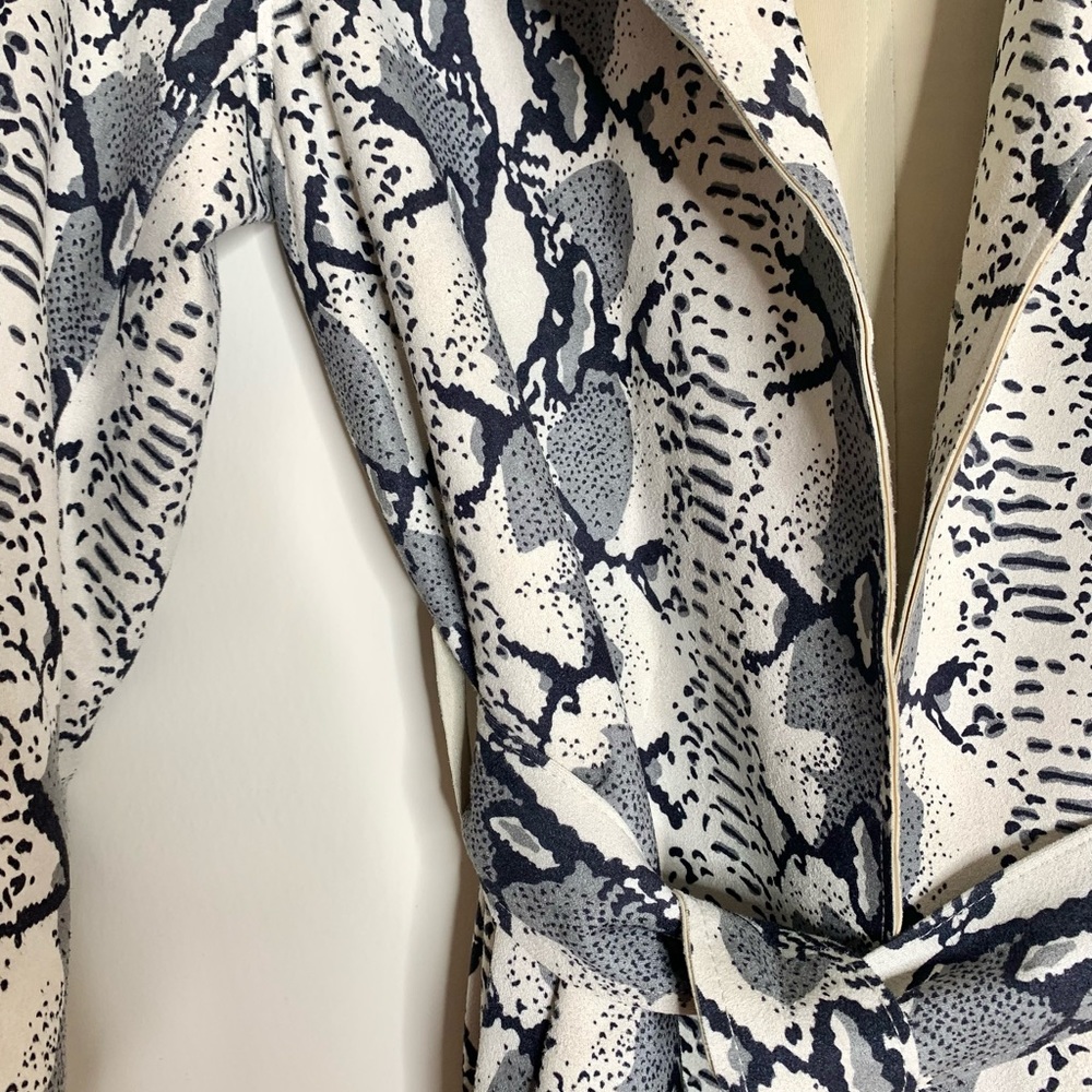 Love Token Snake Print Trench Jacket NWT - Picture 6 of 7